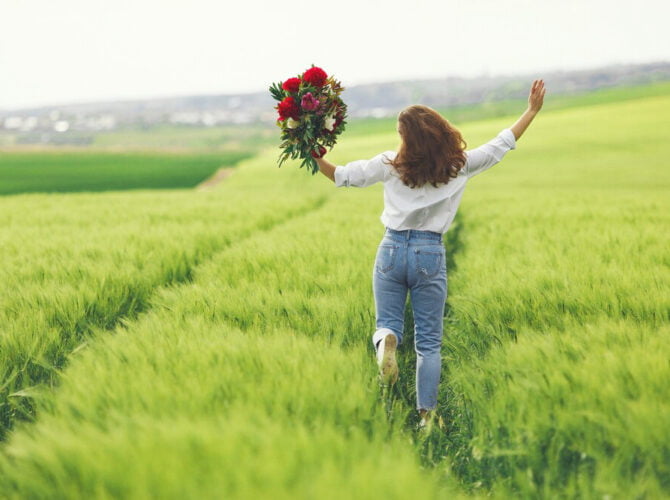 The Power of Mindfulness: Cultivating Happiness in the Present Moment