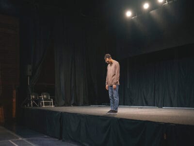 Conquer Stage Fright: 5 Easy Steps to Unleash Your Inner Confident Speaker